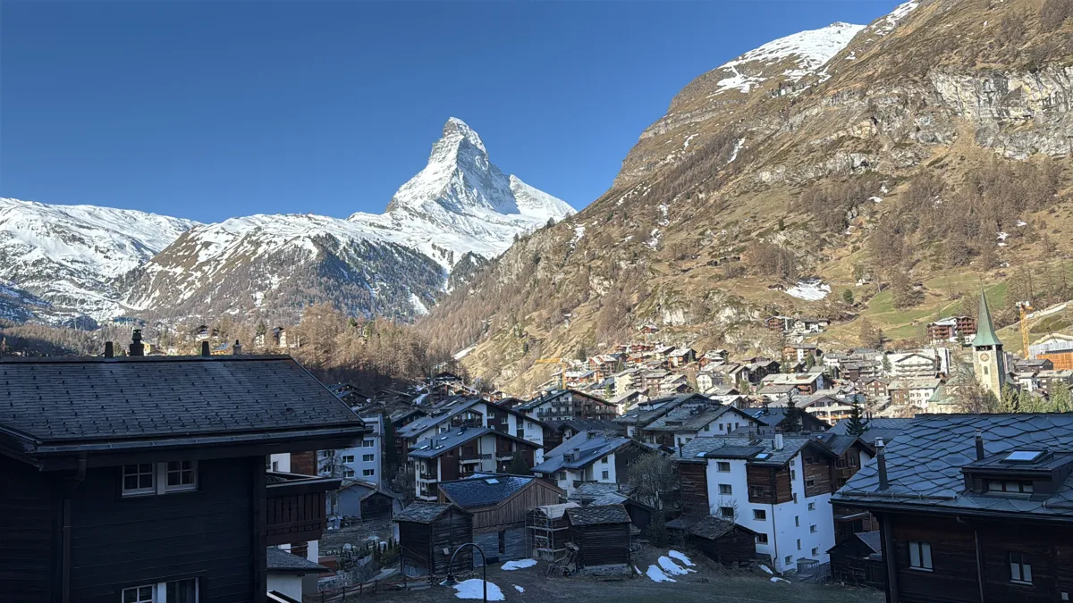 Vista de Zermatt com o Matterhorn ao fundo, ponto de partida do Glacier Express